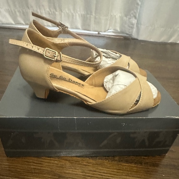 Go Go Dance Low Heel Shoes Size 8 - Picture 2 of 3